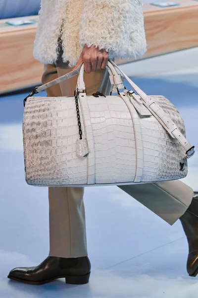 Look 60